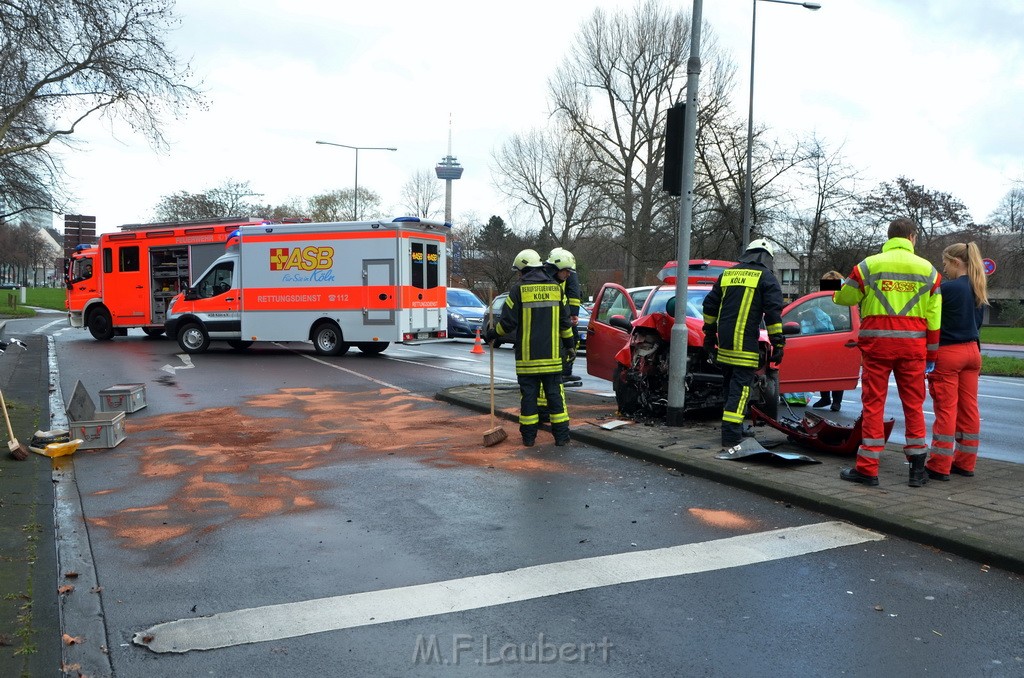 VU Pkw Ampel Koeln Universitaetstr Duerenerstr P06.JPG - Miklos Laubert